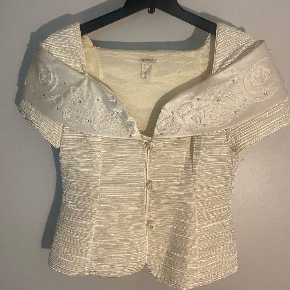 Vintage JNB Elegant Cream Textured Blouse with Embroidered Collar 12/14
